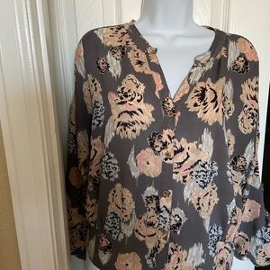 Women’s top size medium